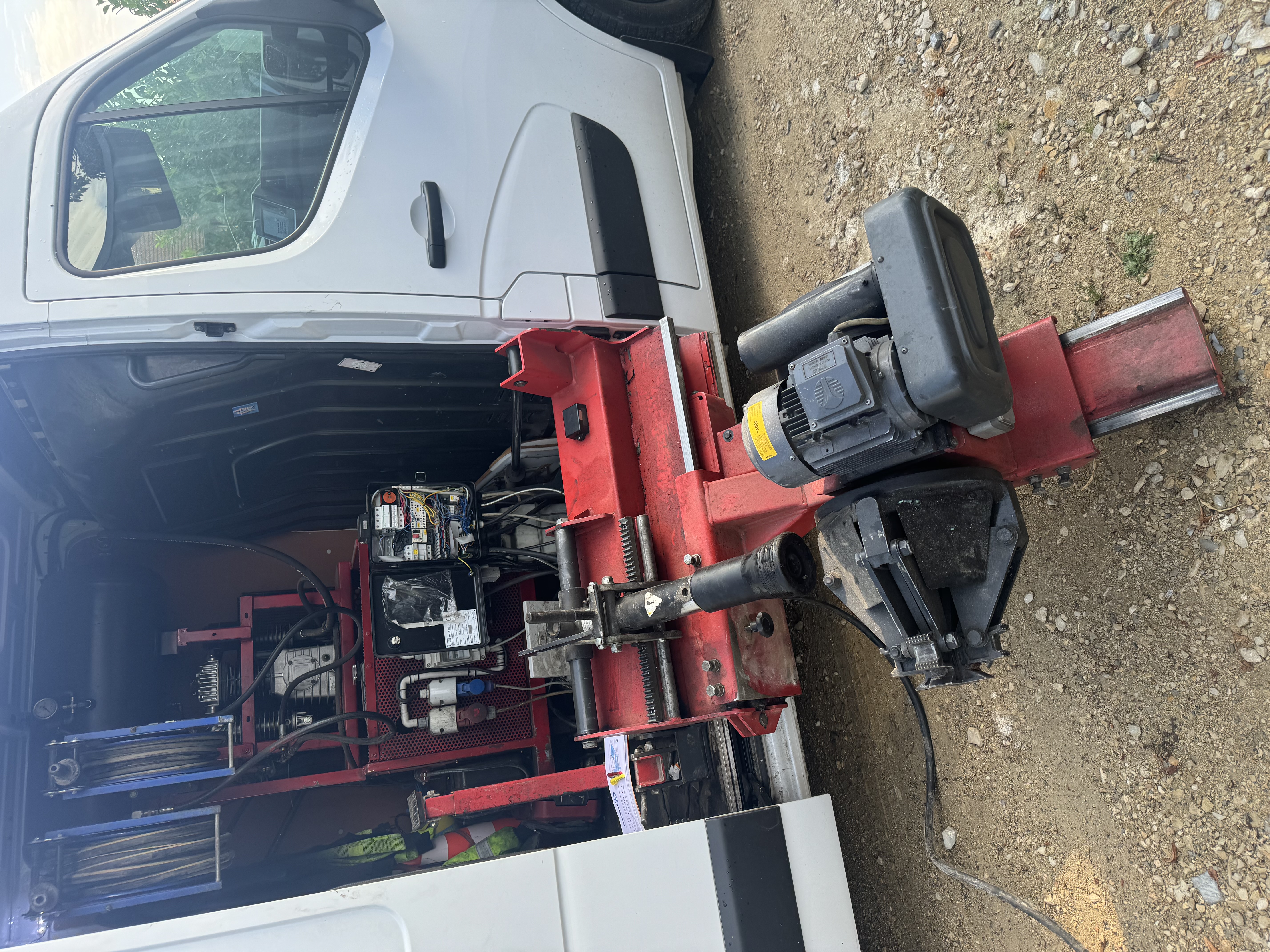 Armoire électrique en cours de modernisation